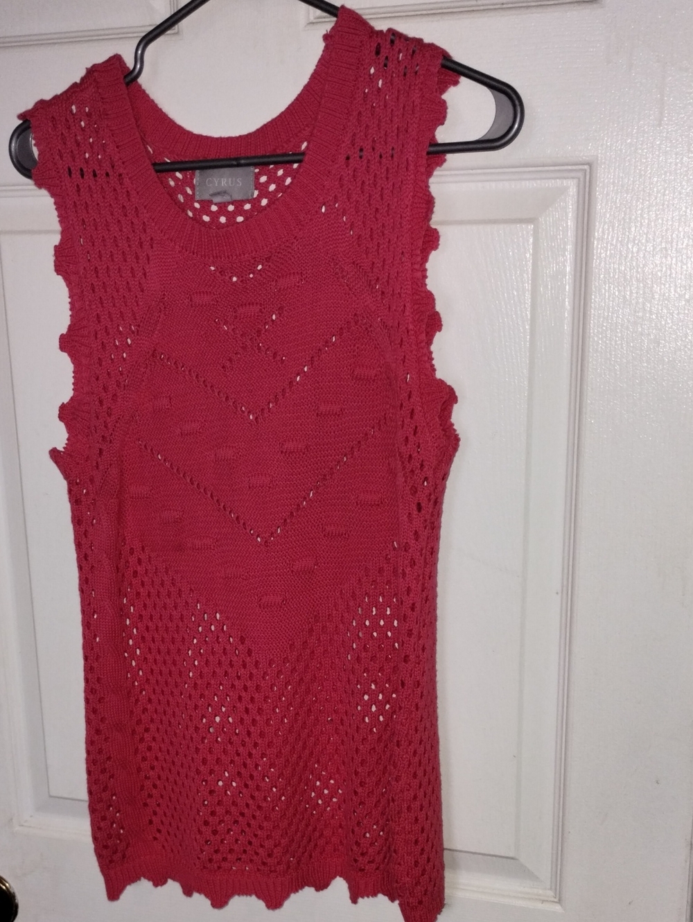 pink crochet knit sleeveless sweater tank w/ openwork pattern + scalloped Edge.S